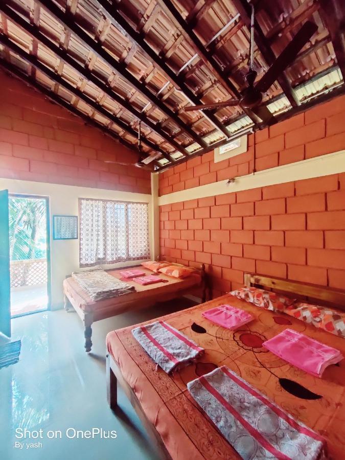 Surya Guest House ゴカルナ エクステリア 写真