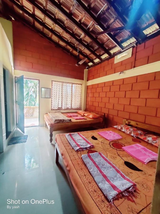 Surya Guest House ゴカルナ エクステリア 写真